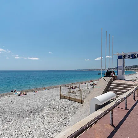 La Promenade Des Et Louis Vuitton à 200m