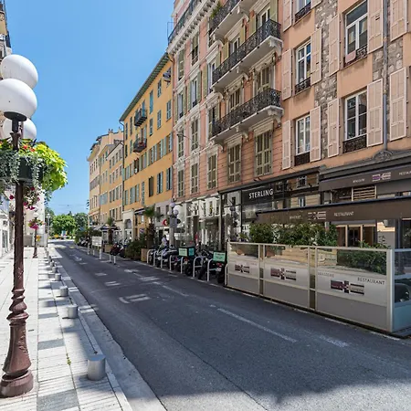 La Promenade Des Et Louis Vuitton à 200m *
